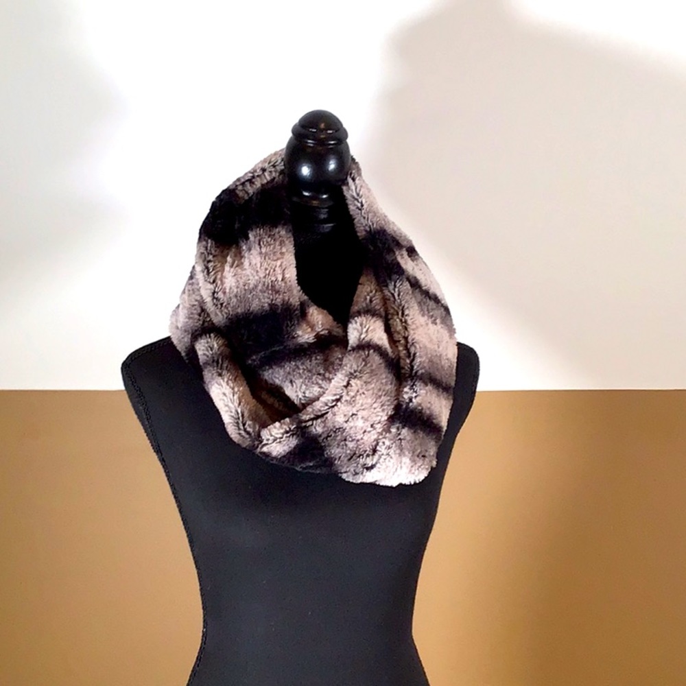 Faux fur vest loop
